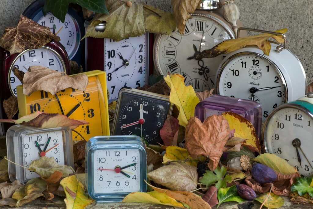 clocks-943399_1280